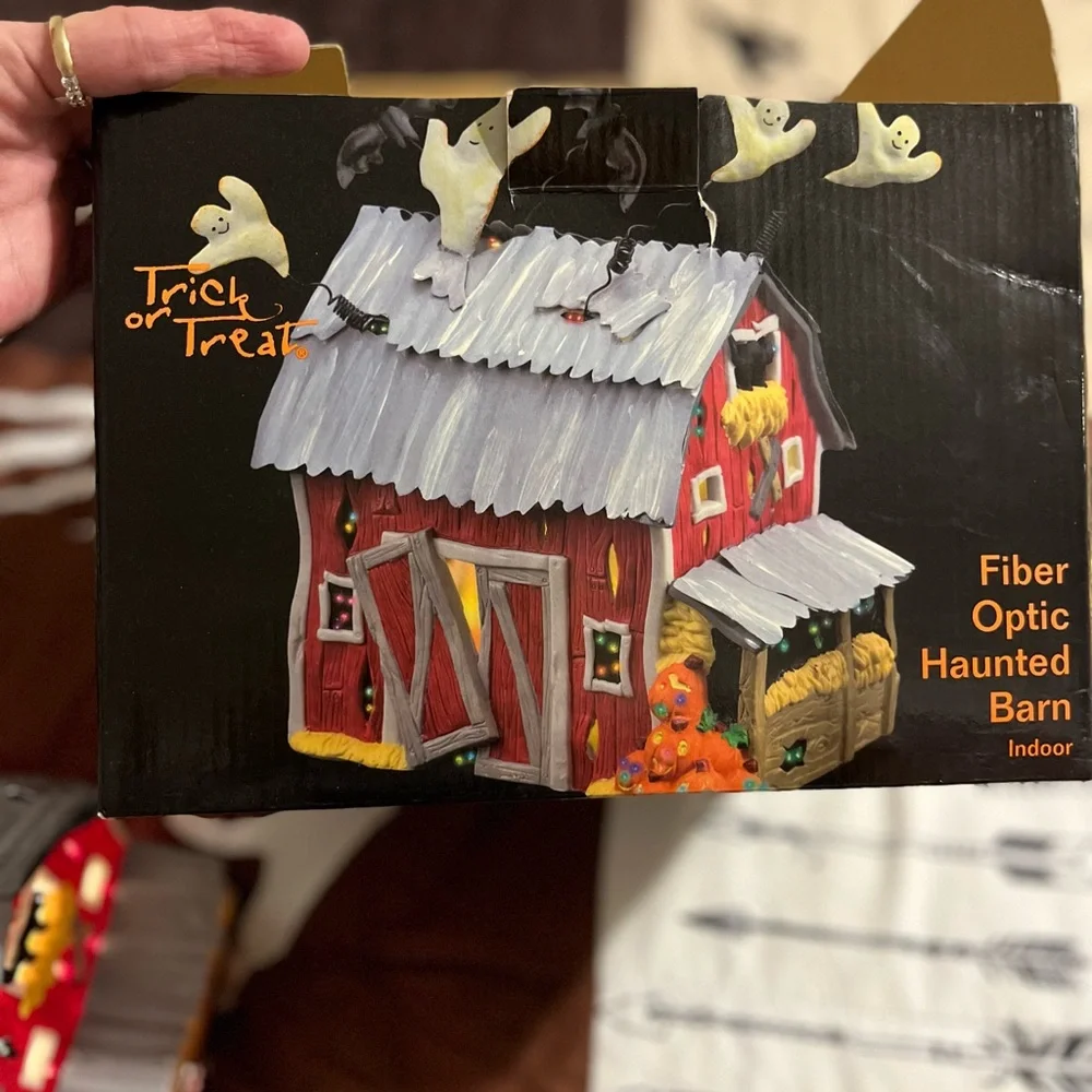 EUC RARE FIBER OPTIC HAUNTED HALLOWEEN BARN - Picture 5 of 6